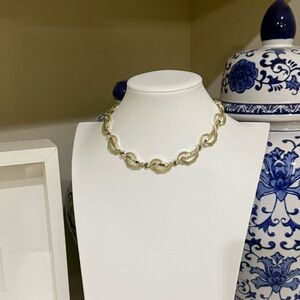 Vintage Gold Tone Leaf Design Necklace